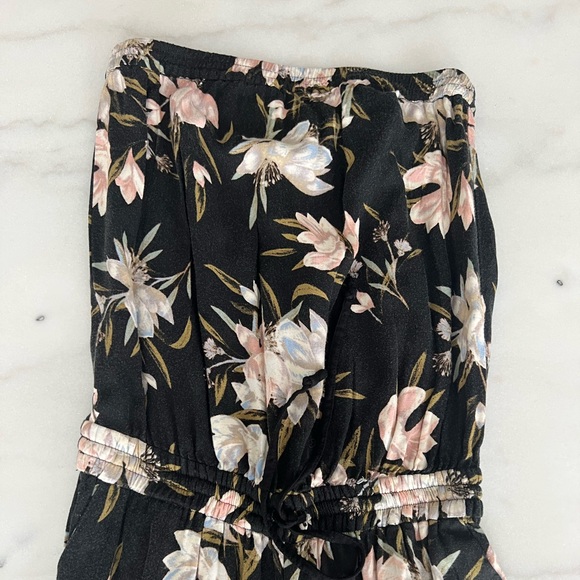 Aritzia Talula Tabata Floral Jumpsuit Size XXS - Picture 2 of 3